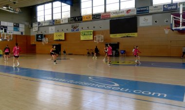 EL CADÍ LA SEU LLUITA PER ALLUNYAR-SE DE LA ZONA DE PERILL A LA LLIGA