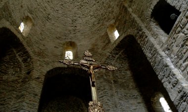 EL FRONTAL D’ALTAR I EL BALDAQUÍ RETORNEN A SANT SERNI DE TAVÈRNOLES