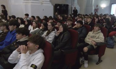 UNS 200 ALUMNES DE L'INSTITUT PERE BORRELL PARTICIPEN A LA 17a JORNADA INVESJOVE