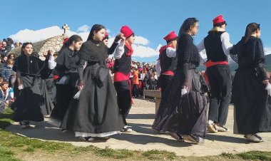 UNA VUITANTENA DE PARELLES PARTICIPEN A L'APLEC DE TALLÓ