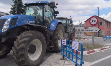 ELS PAGESOS TORNEN A TALLAR LA FRONTERA DE PUIGCERDÀ AMB FRANÇA