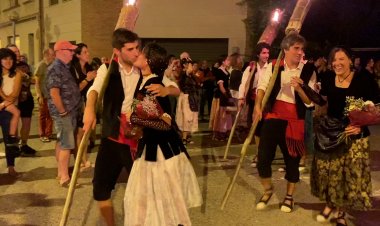 UN ANY MÉS, ES CELEBRA A LA POBLA DE SEGUR, LA BAIXADA DE FALLES AMB LA PARTICIPACIÓ DE 130 PARELLES