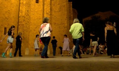 L’ASSOCIACIÓ DE DONES DE TREMP REFRESCA UN VESPRE AMB UNA BALLADA COUNTRY