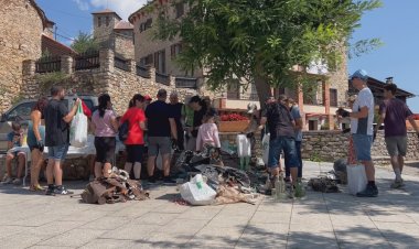 UNA TRENTENA DE VOLUNTARIS RECULLEN 150 QUILOS DE DEIXALLES A MONTELLÀ I EL SEU ENTORN