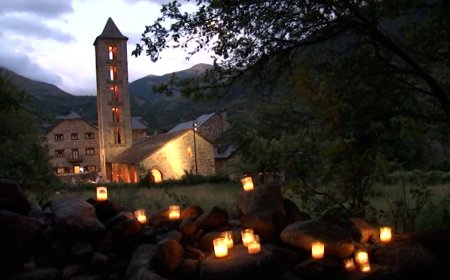 TOT A PUNT A ERILL LA VALL PER A IL·LUMINAR LA NIT AMB ESPELMES