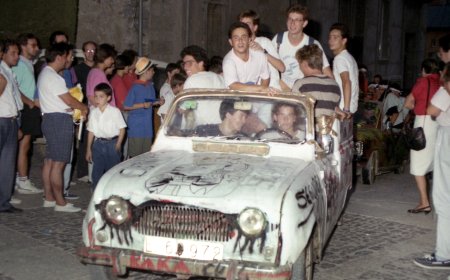 Quan els cotxes tallats es passejaven per la festa major