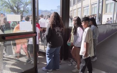 TORNADA A CLASSE PER ALS PROP DE 800 ALUMNES DE L'INSTITUT PERE BORRELL