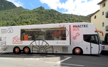 EL BUS DEL MNACTEC, QUE DIFON LA CIÈNCIA I LA TECNOLOGIA, FA PARADA A GERRI DE LA SAL