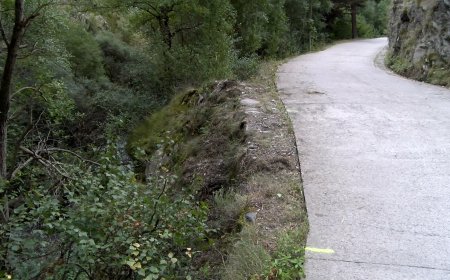 UN CICLISTA MOR EN CAURE AL RIU A LA CARRETERA D’ALINS A TOR