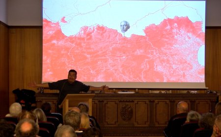 TONI SOLER VISITA EL COMÚ DE PARTICULARS DE LA POBLA PER PARLAR DE CATALUNYA EN CLAU D’HUMOR