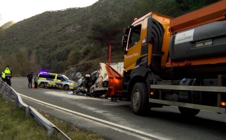 DOS MORTS I QUATRE FERITS LLEUS EN UN ACCIDENT A LA C-13 A LA GUINGUETA D’ÀNEU
