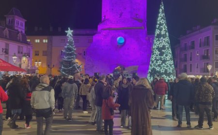 PUIGCERDÀ DONA EL TRET DE SORTIDA A LA CAMPANYA DE NADAL AMB L'ENCESA DE L'ENLLUMENAT
