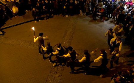 EL BALL DEL CONTRAPÀS DE TREMP OMPLE LA PLAÇA DE GOM A GOM
