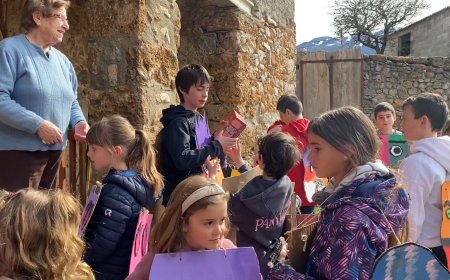 INFANTS DE CERDANYA SURTEN A DEMANAR LA ROSTITA