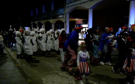 LA RUA DE DISFRESSES DONA EL TRET DE SORTIDA AL CARNAVAL D’OLIANA