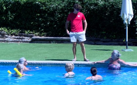 QUATRE JOVES DEL MUNICIPI DE LA POBLA DE SEGUR, AL CAPDAVANT DE LA PISCINA MUNICIPAL