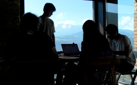 ESTUDIANTS D’ARQUITECTURA ESTUDIEN ELS CAS D’ESTAMARIU I BESCARAN