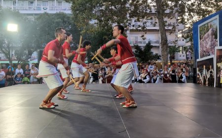 ELS BASTONERS DE PERAMOLA DIVULGUEN LA CULTURA CATALANA A GRÈCIA