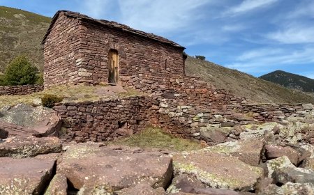 L’OCUPACIÓ AL DESPOBLAT MEDIEVAL DE SANTA CREU DE LLAGUNES PODRIA SER ANTERIOR