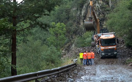 UNA ESLLAVISADA TALLA L’ÚNICA CARRETERA D’ACCÉS A OS DE CIVÍS