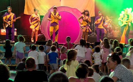 L’ESPECTACLE ‘PLANETA VIOLETA!’ CONNECTA AMB ELS INFANTS PER CONSTRUIR UN MÓN MILLOR