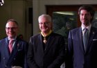 JOAN-ENRIC VIVES ÉS DISTINGIT AMB LA CREU DELS SET BRAÇOS A ANDORRA