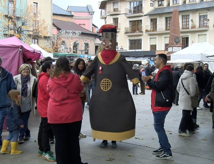 LA FIRA DE PUIGCERDÀ MANTÉ L’AFLUÈNCIA TOT I SUSPENDRE EL CONCURS DE CAVALLS