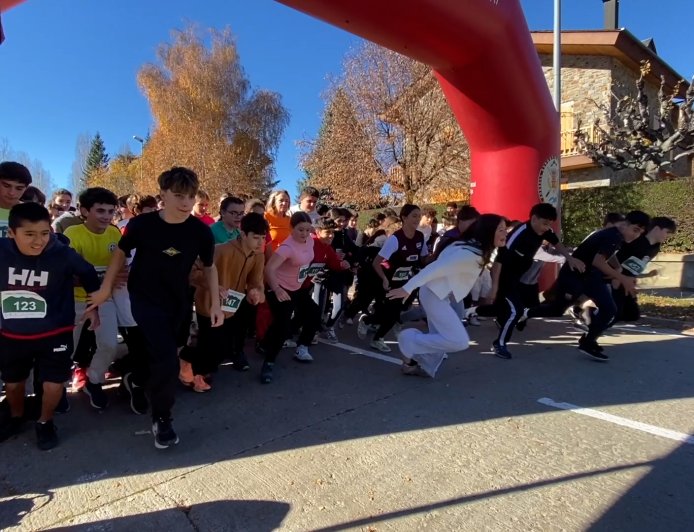 MÉS DE 450 ALUMNES DE L’INSTITUT PERE BORRELL PARTICIPEN AL CROSS SOLIDARI