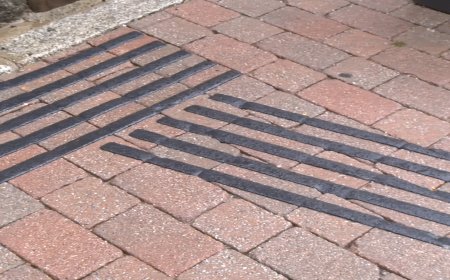 EL MUSEU DE LLÍVIA INSTAL·LA UN PAVIMENT PODOTÀCTIL FINS A L’ESPAI ‘FITA ZERO’