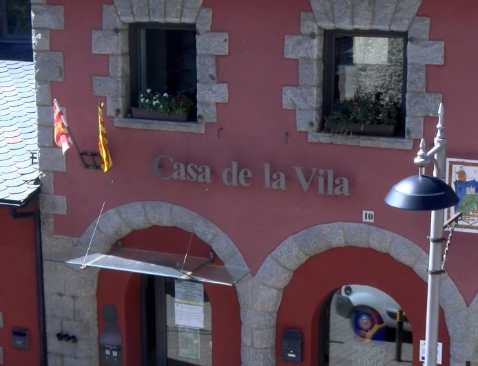 LLÍVIA CONVOCA EL CONCURS PER PREMIAR LA MILLOR BALCONADA DE NADAL