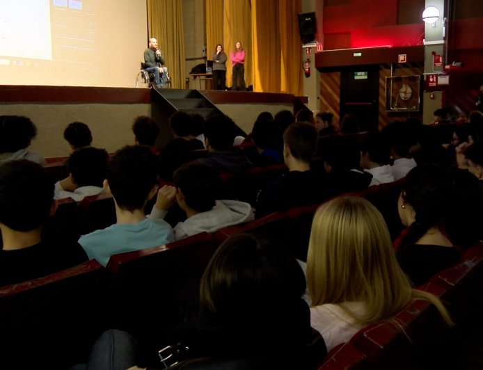 UNA CAMPANYA SENSIBILITZA JOVES DE L’ALT URGELL PER REDUIR ACCIDENTS DE TRÀNSIT