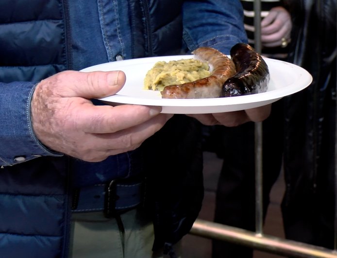 EL DINAR POPULAR DE CARNAVAL REUNEIX UNES 400 PERSONES A OLIANA