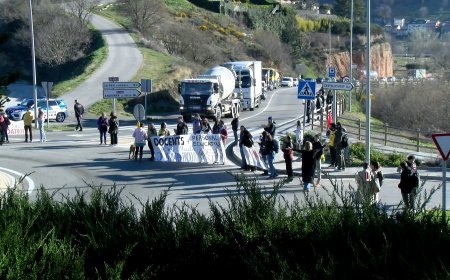 LA VAGA EDUCATIVA A L’ALT URGELL TALLA L’N-260 A LA SEU D’URGELL