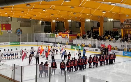 ARRENCA EL MUNDIAL D’HOQUEI GEL FEMENÍ A PUIGCERDÀ