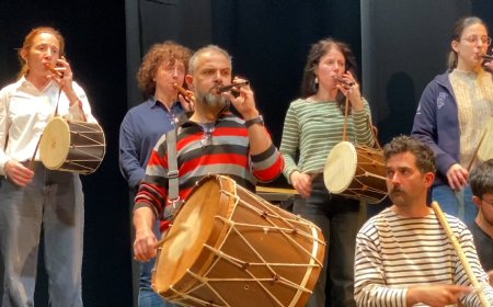 ARTISTES DE CATALUNYA, LES BALEARS I OCCITÀNIA ESTRENEN A PUIGCERDÀ L’OBRA ‘LOU BASTIMEN’