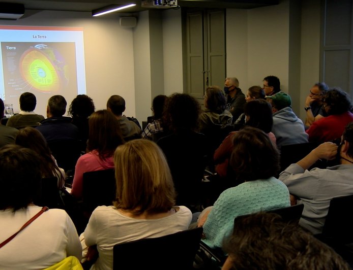 L’ESPAI ERMENGOL ESTRENA NOVES EDICIONS DELS CICLES RECERCA JOVE I PARLEM DE CIÈNCIA