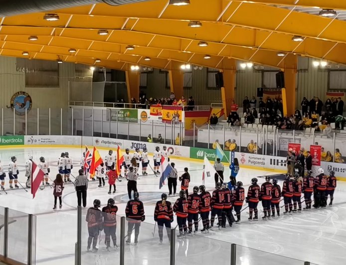ARRENCA EL MUNDIAL D’HOQUEI GEL FEMENÍ A PUIGCERDÀ