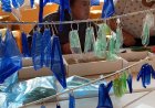 LA FUNDACIÓ ADIS POSA A LA VENDA ARRACADES FETES AMB PLÀSTIC RECICLAT