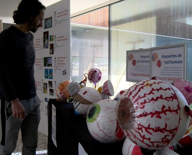 L’HOSPITAL DE CERDANYA FA DIVULGACIÓ SOBRE LA SALUT VISUAL AMB MAQUETES D’ULLS FETS PER INFANTS