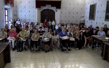 PERSONES GRANS I JOVES DE LA SEU D’URGELL CONNECTEN AMB EL PROJECTE ‘ENS ESCRIVIM’