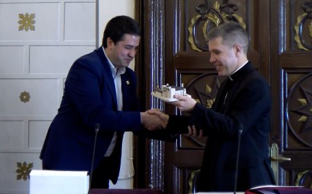 PROJECTES CONJUNTS DE FUTUR CENTREN LA PRIMERA VISITA DEL BISBE D’URGELL A L’AJUNTAMENT DE LA SEU