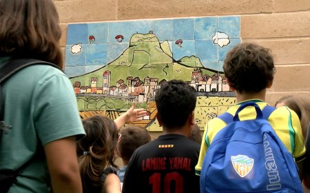  ELS ALUMNES DE DIBUIX I CERÀMICA  INAUGUREN UN MURAL INSPIRAT EN ORGANYÀ