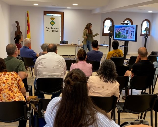  ORGANYÀ ACULL UNA TROBADA PER DONAR A CONÈIXER L’HABITATGE COOPERATIU
