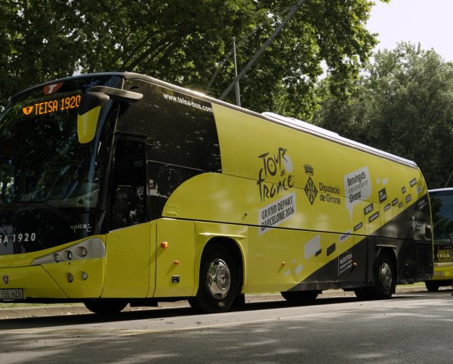 LA DIPUTACIÓ DE GIRONA PROMOCIONA EL PAS DEL TOUR DE FRANÇA AMB TRES AUTOCARS