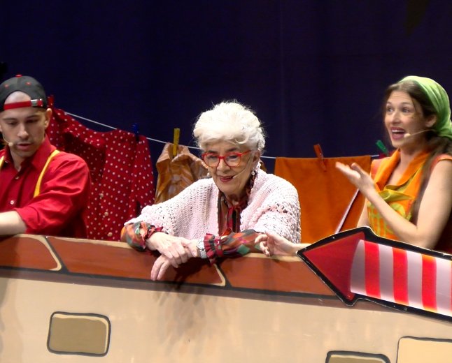 PROTECCIÓ CIVIL EXPLICA A INFANTS DE PUIGCERDÀ I A TRAVÉS DEL TEATRE COM TENIR UNA REVETLLA SEGURA 