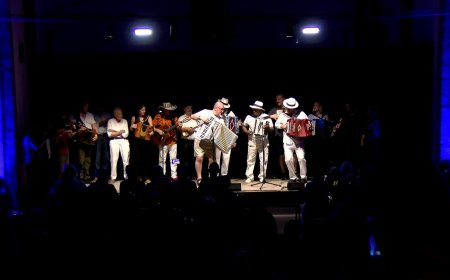 LA TROBADA AMB ELS ACORDIONISTES DEL PIRINEU HOMENATJA ARTUR BLASCO EN LA CLOENDA