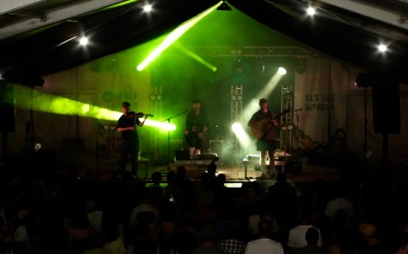 ELS SET INFERNS TANCA TRES DIES DE JAZZ I FOLK MARIDATS AMB DANSA I POESIA