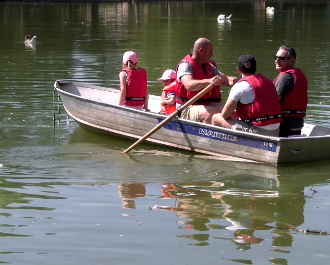 L’ESTANY DE PUIGCERDÀ RECUPERA L’EMBLEMÀTIC PASSEIG EN BARCA