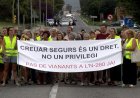  UN CENTENAR DE VEÏNS RECLAMEN UN PAS DE VIANANTS A CASTELLCIUTAT