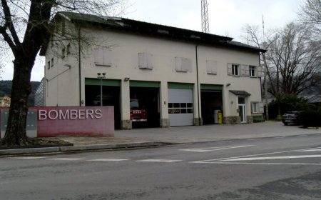 BOMBERS DEL PIRINEU SE SUMEN A LA MANIFESTACIÓ PER RECLAMAR UNES CONDICIONS LABORALS MÉS SEGURES